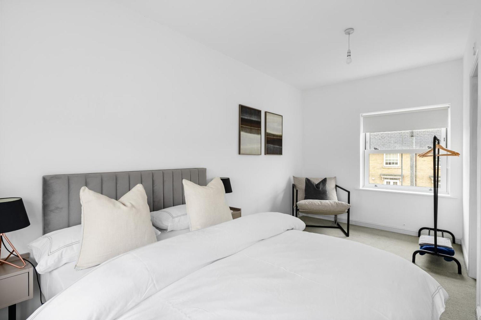 Luxurious 3 Bed House With Free Parking, Close To The Train Station & Town Holiday home Braintree