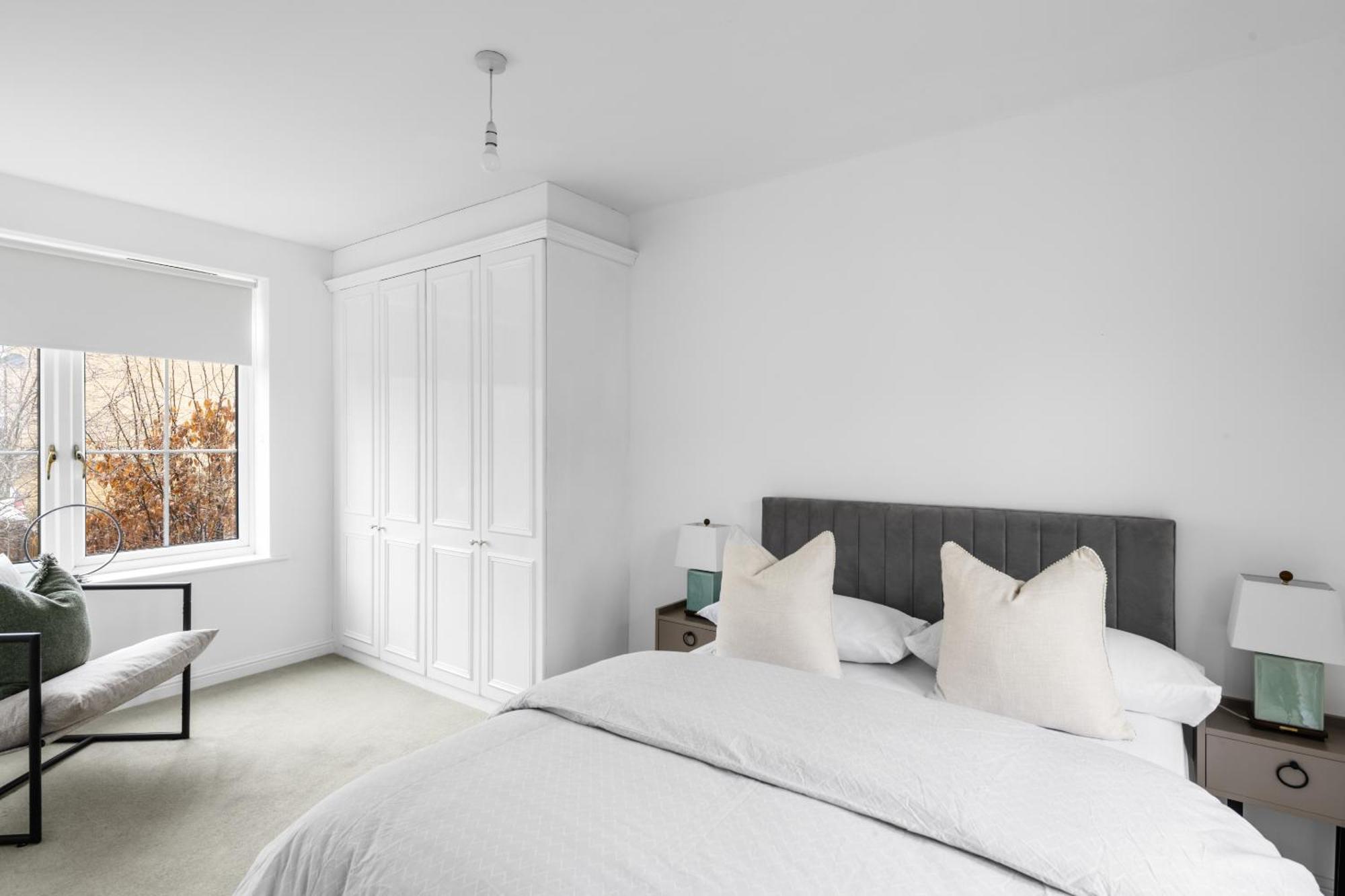 Holiday home Luxurious 3 Bed House With Free Parking, Close To The Train Station & Town *
