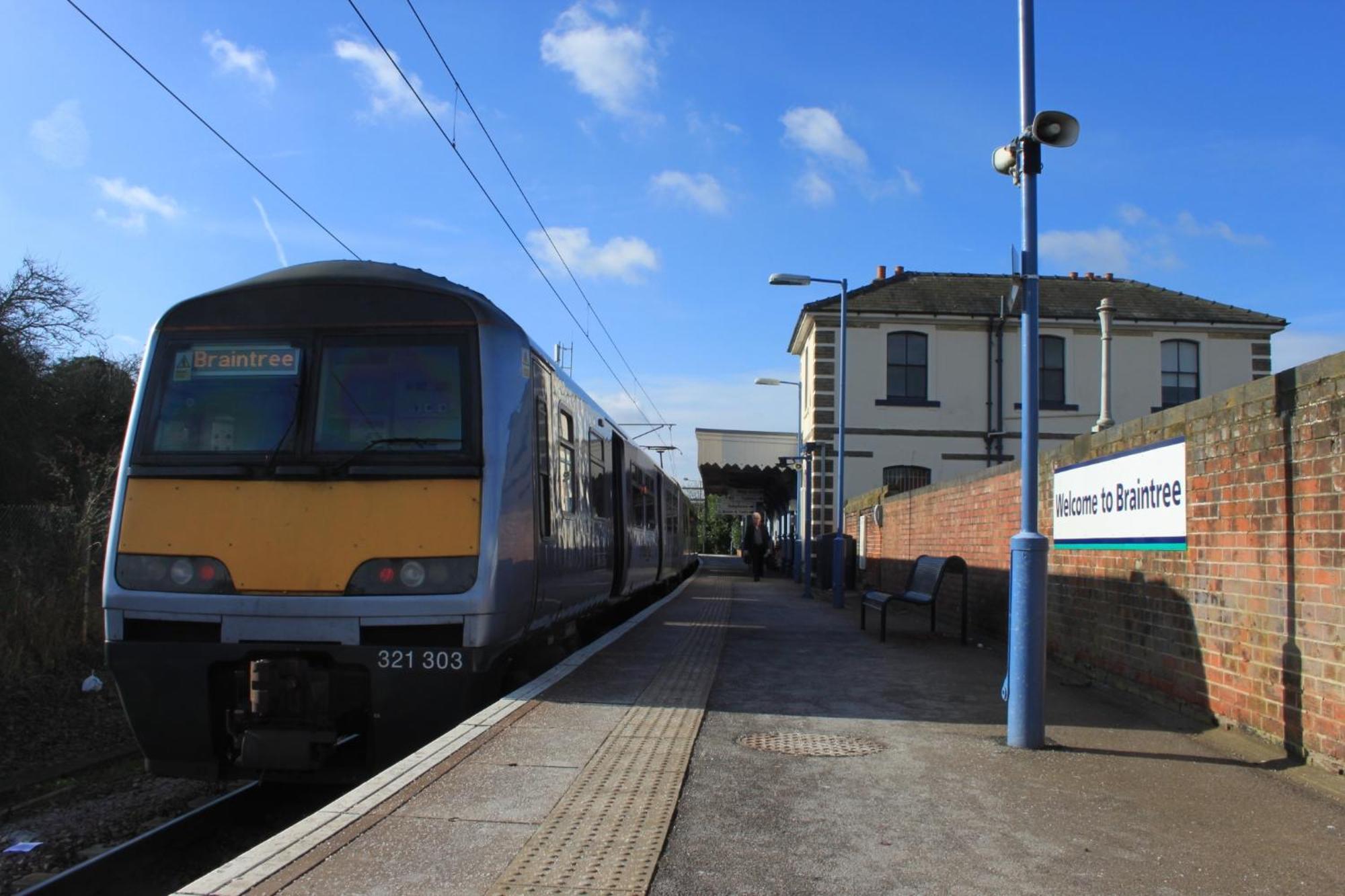 Holiday home Luxurious 3 Bed House With Free Parking, Close To The Train Station & Town